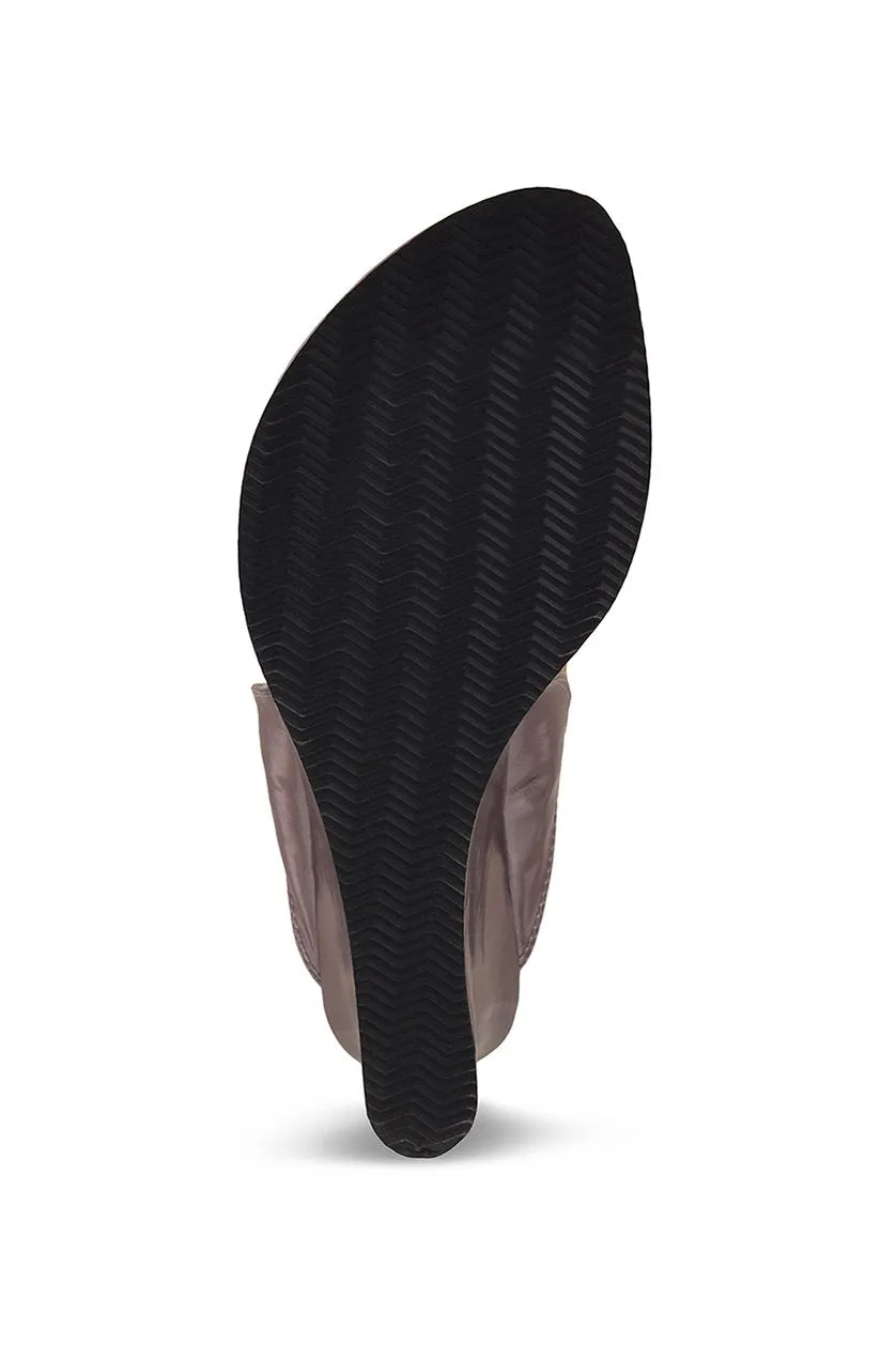Classic High K Wedge Champagne