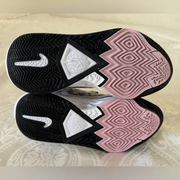 Nike Kyrie 8White Black