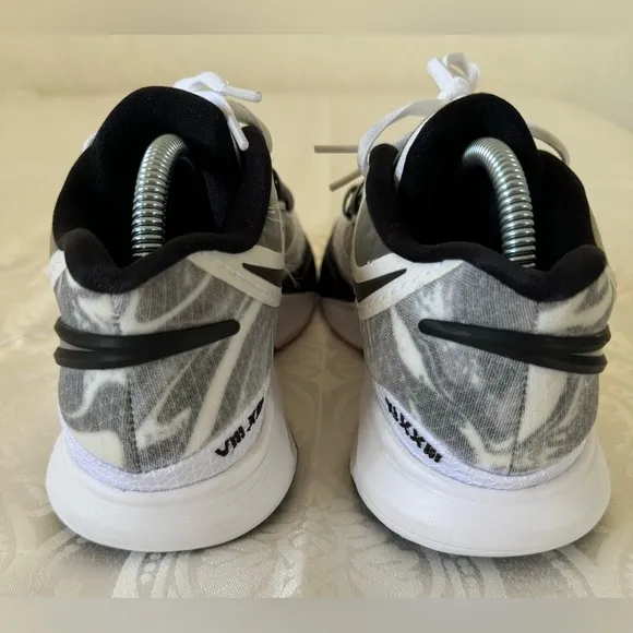 Nike Kyrie 8White Black