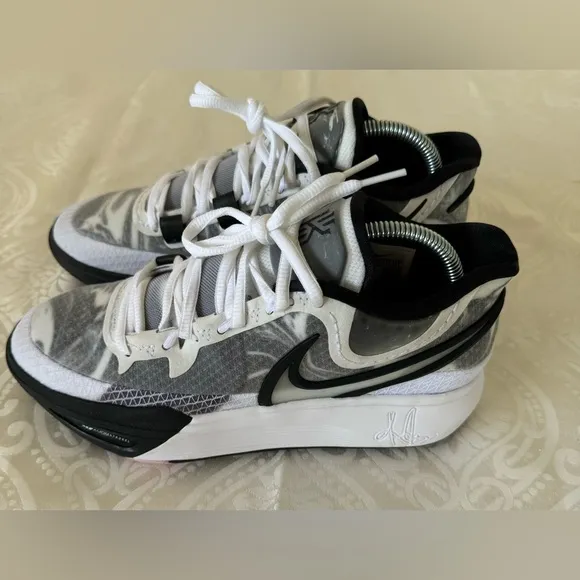 Nike Kyrie 8White Black