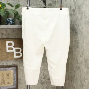 Nina Leonard Women's Plus Size Pull-On Scallop-Hem Cropped Pants Ivory 2X