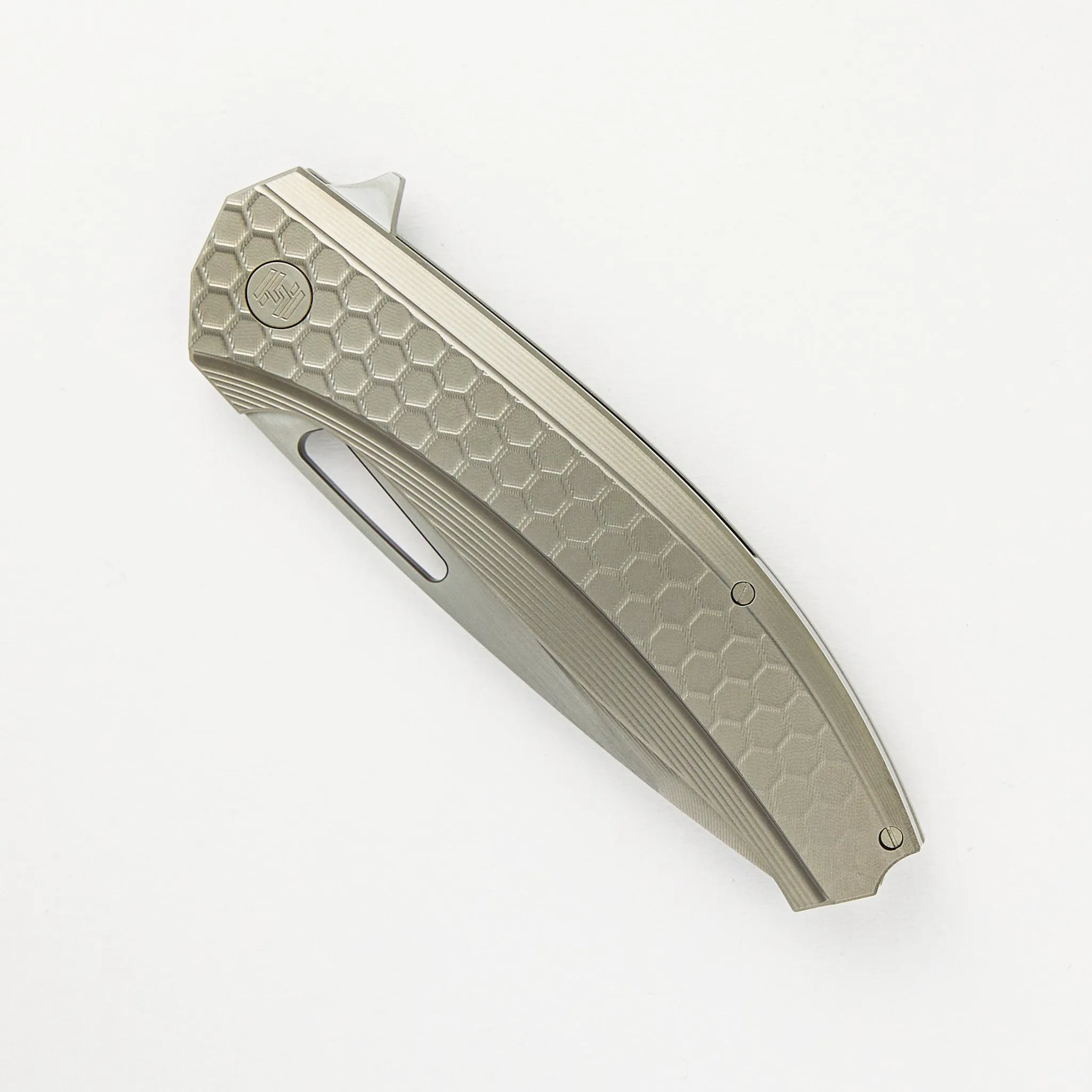 Veli – Fade Honeycomb Textured Titanium Handle – RWL-34 Blade – Blasted Titanium Hardware